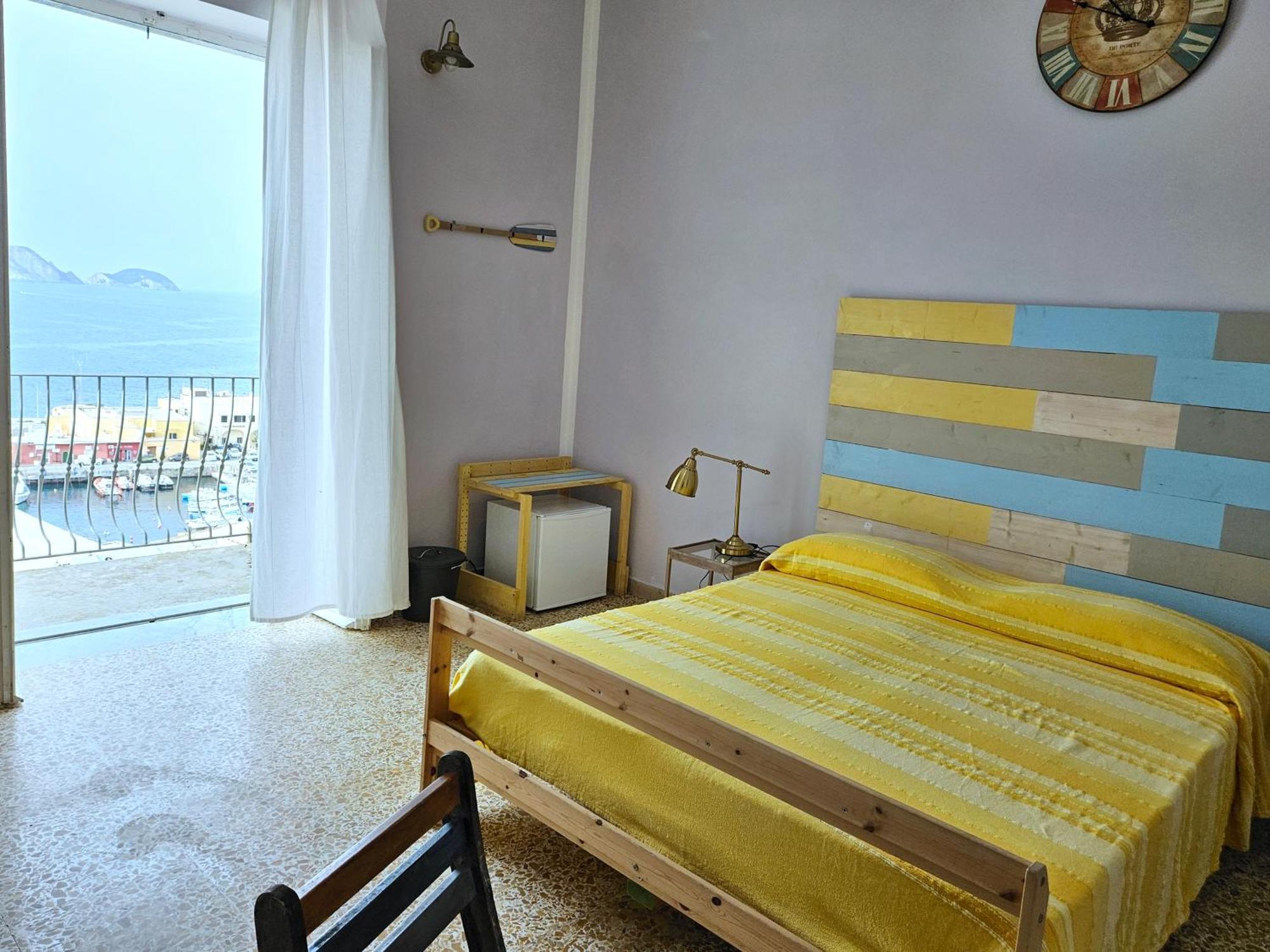 Maridea - Camere Con Vista Al Porto Ponza Exterior photo