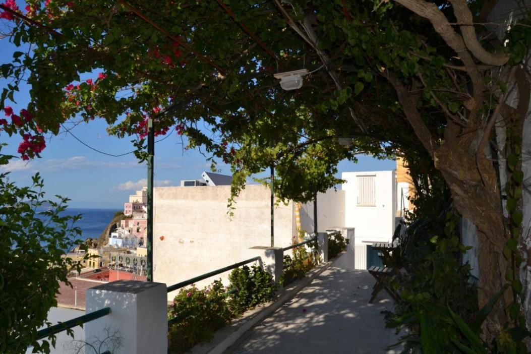 Maridea - Camere Con Vista Al Porto Ponza Exterior photo